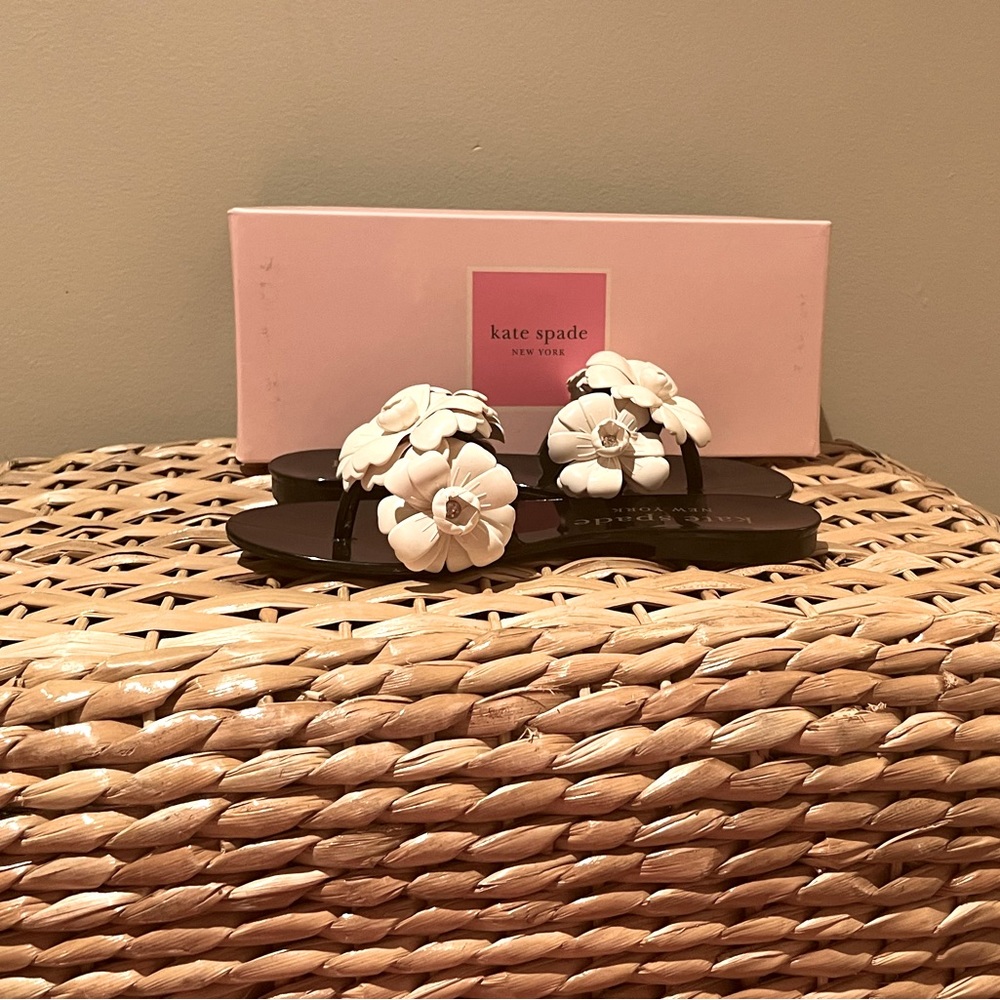 Kate Spade Black/White floral jelly sandals, NWT - size 7
